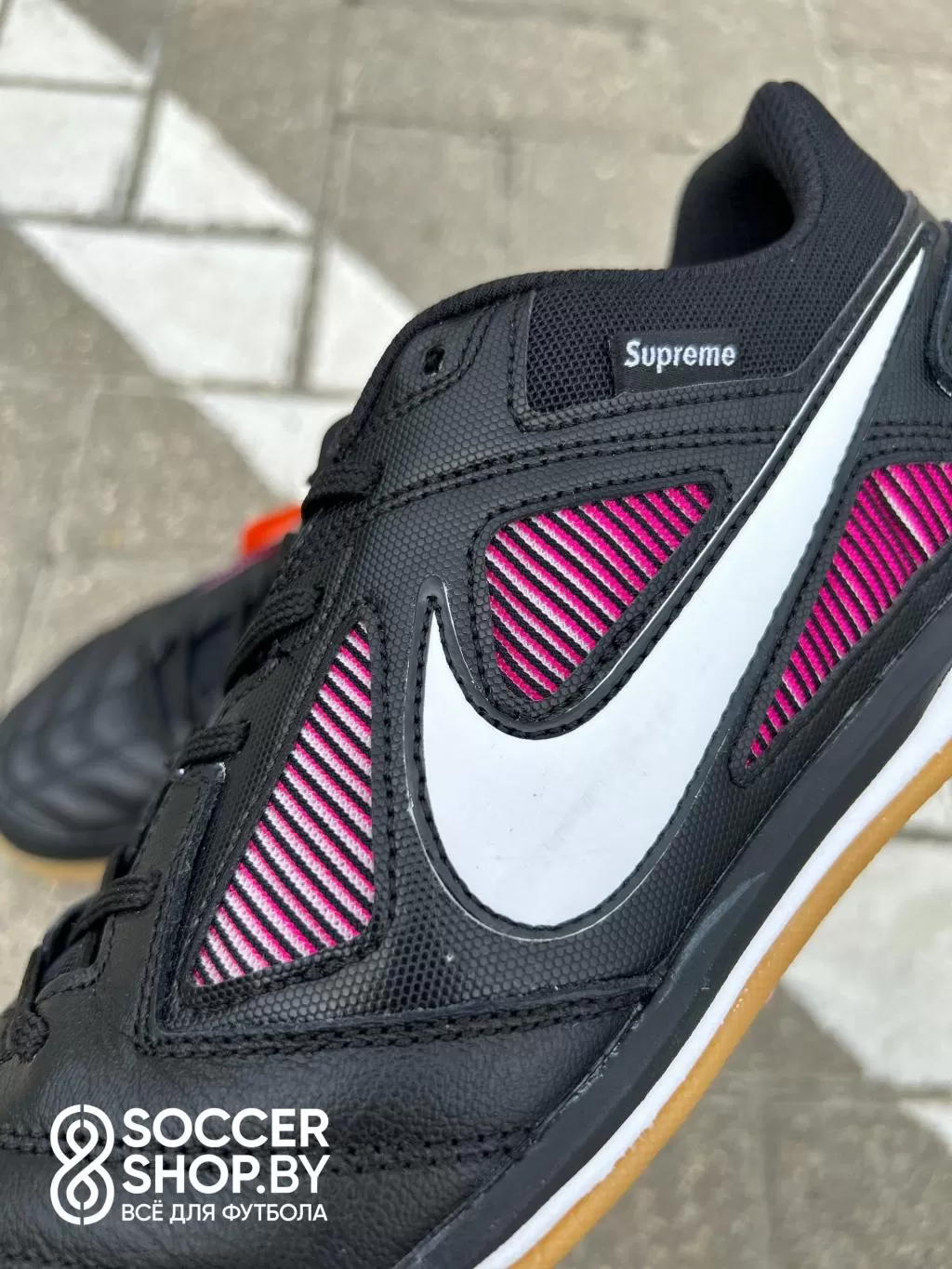 Nike SB GATO Supreme
