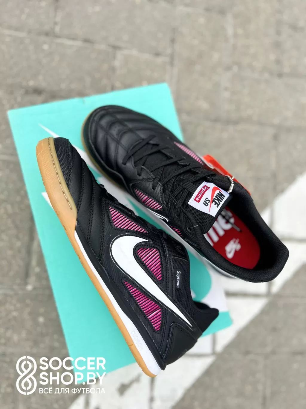 Nike SB GATO Supreme