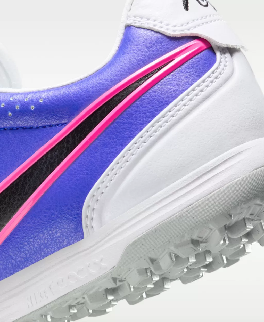 Шиповки профессиональные Nike Tiempo Ligera Pro TF