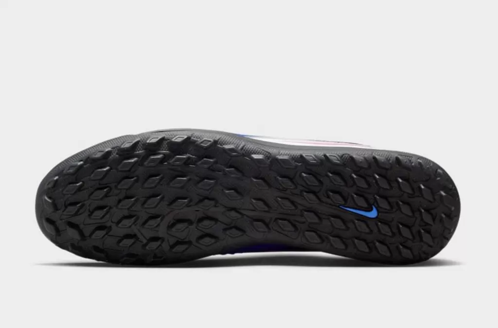 Шиповки Nike Phantom 6 Low Club TF