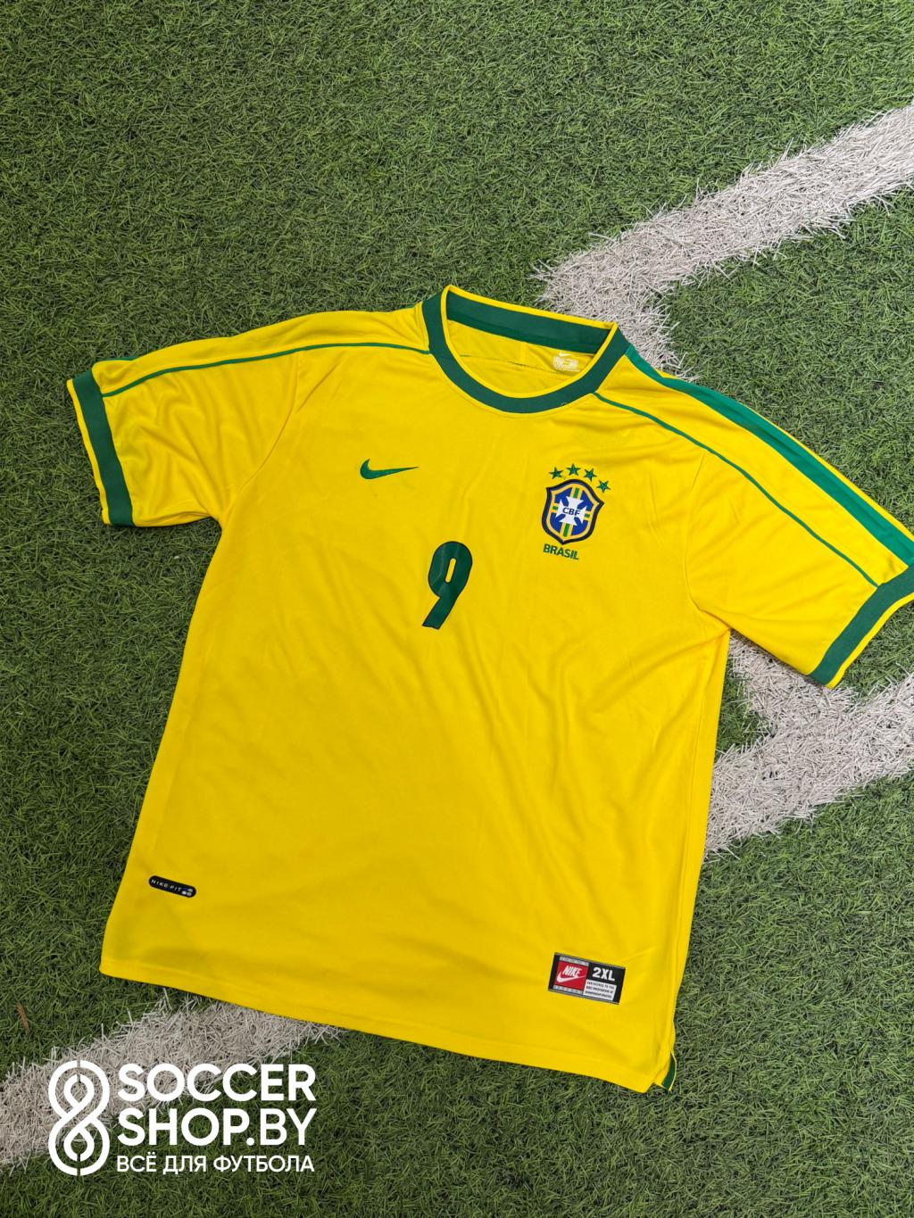 Футболка сборной Бразилии с автографом Роналдо