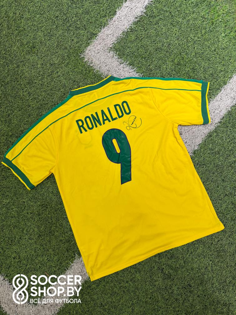Футболка сборной Бразилии с автографом Роналдо
