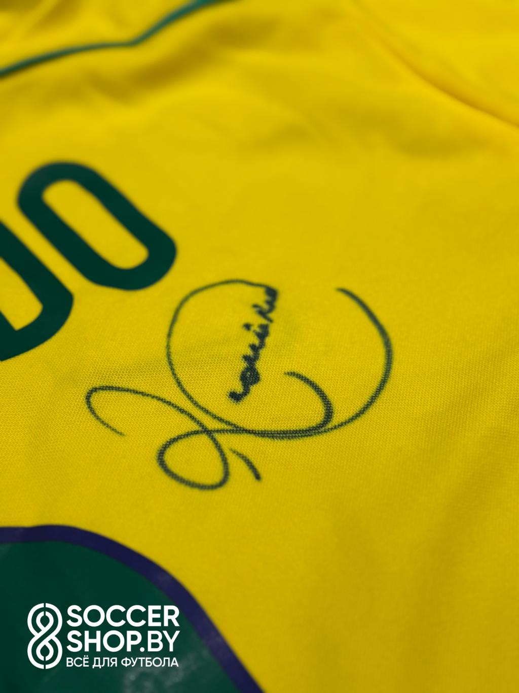 Футболка сборной Бразилии с автографом Роналдо