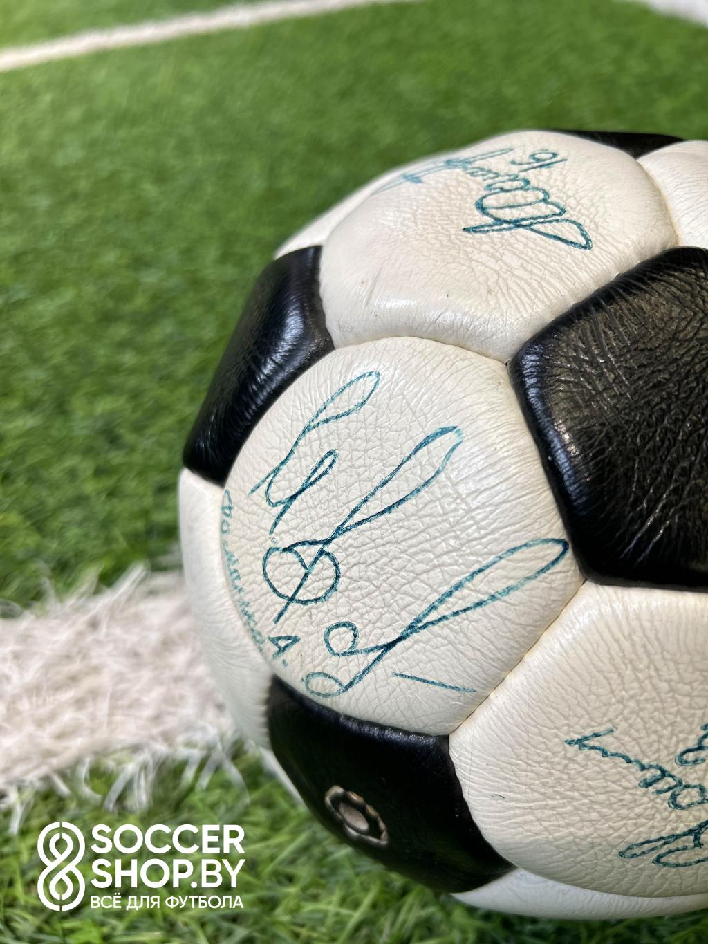 Мяч с автографами футболистов киевского «Динамо» 1985-1986 года