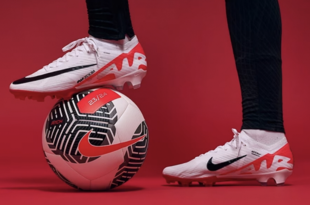 Бутсы профессиональные Nike Mercurial Vapor 15 Elite AG-PRO