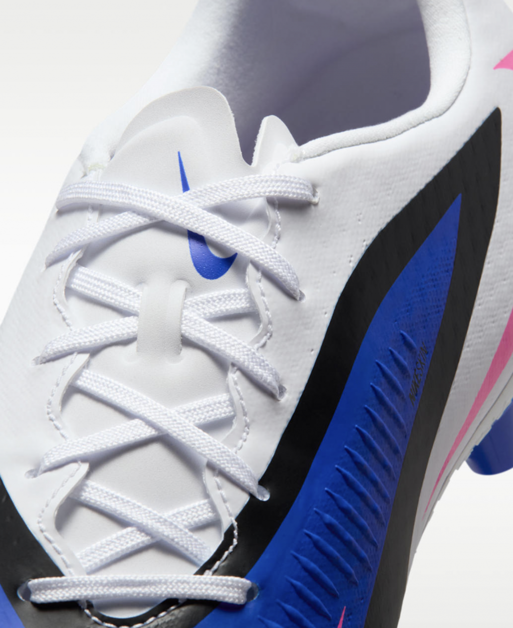 Бутсы Nike Phantom 6 Low Academy AG