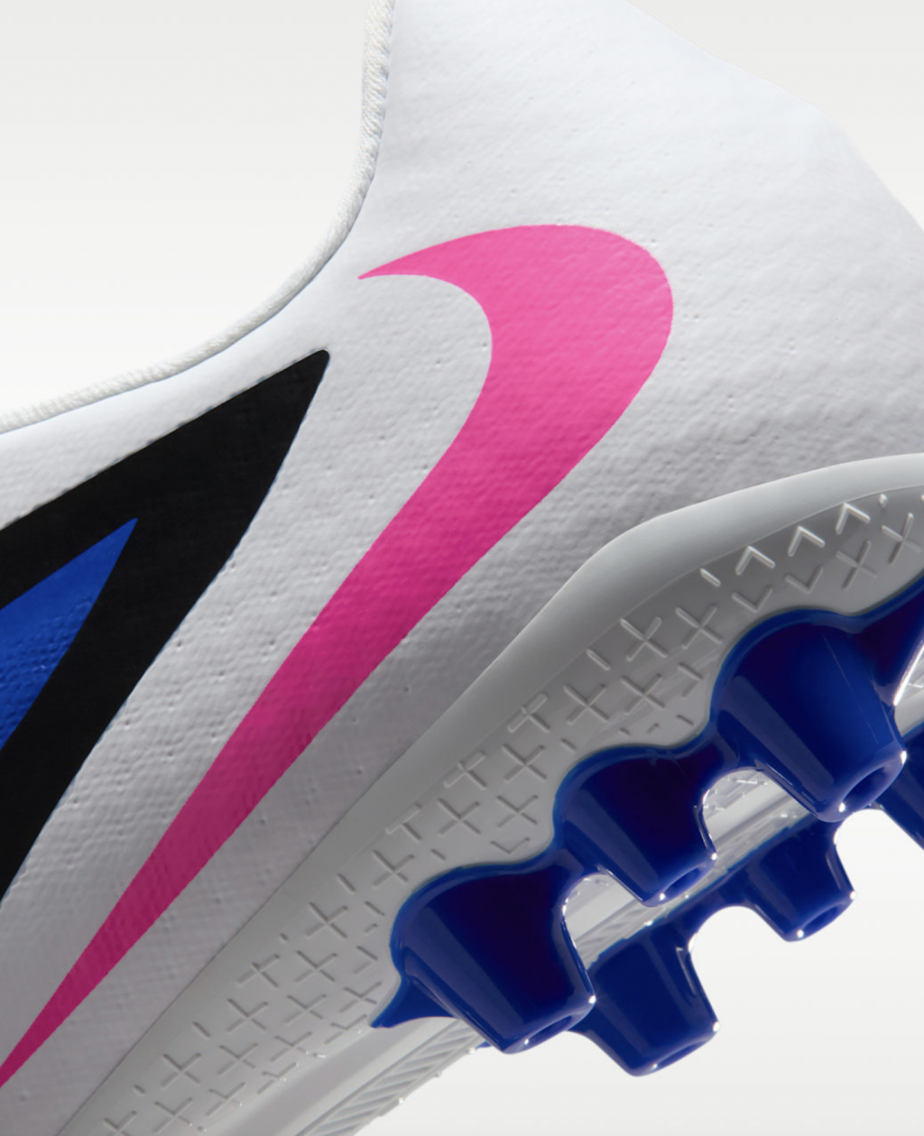 Бутсы Nike Phantom 6 Low Academy AG