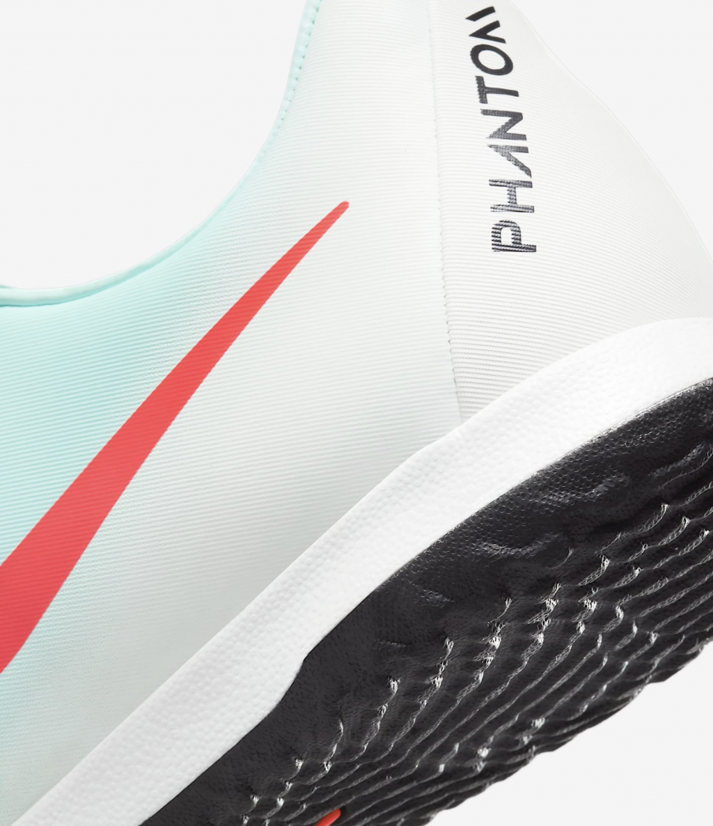 Футзалки Nike Phantom GX II Academy Indoor