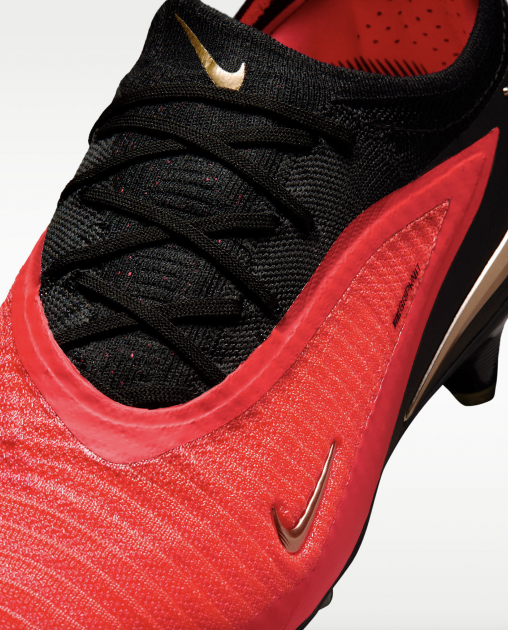 Бутсы профессиональные Nike Phantom 6 Low Elite SG-PRO
