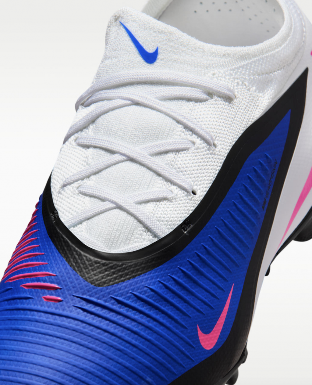 Шиповки профессиональные Nike Phantom 6 Low Pro TF