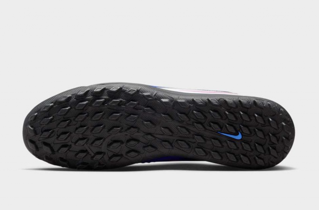 Шиповки Nike Phantom 6 Low Club TF