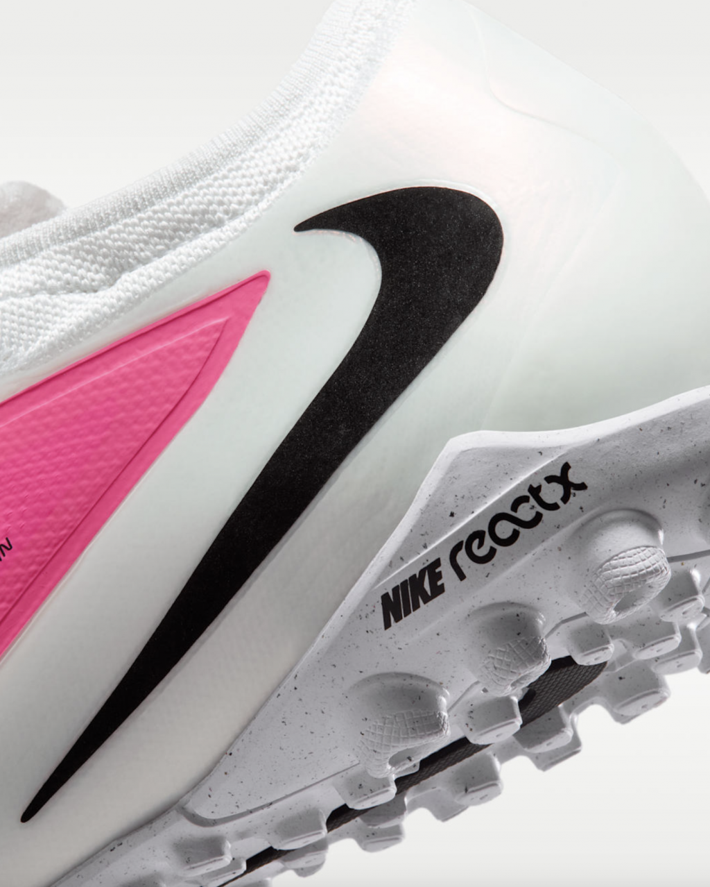 Шиповки профессиональные Nike Phantom 6 Low Pro TF
