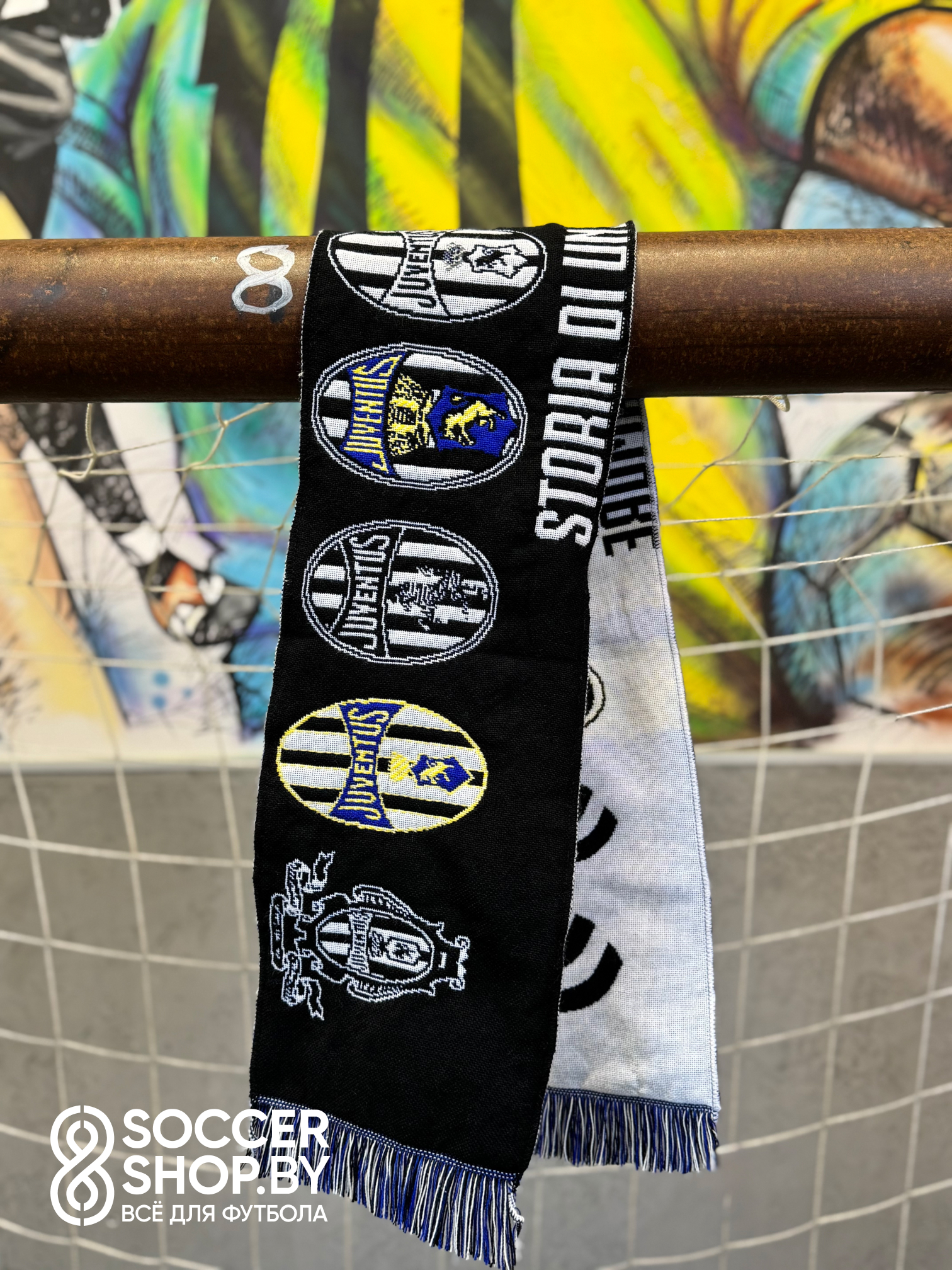 Шарф «Ювентуса» из официального фан-шопа в Турине
